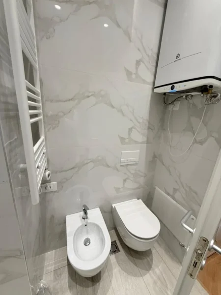 Tirane, jepet me qera apartament 2+1 Kati 4, 90 m² 1.100 € (Liqeni i Thate)