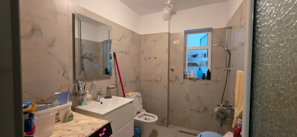 Tirane, shitet apartament 4+1 Kati 4, 120 m² 180.000 € (Ali Demi)