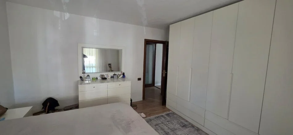 Tirane, shitet apartament 4+1 Kati 4, 120 m² 180.000 € (Ali Demi)