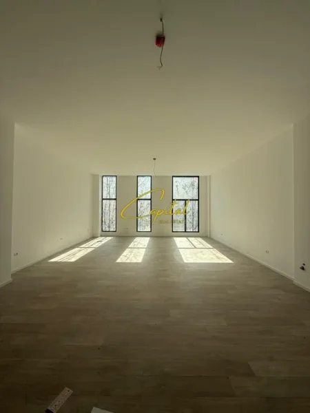 Tirane, jepet me qera ambjent biznesi Kati 2, 80 m² 1.600 € (RRUGA E KAVAJES)