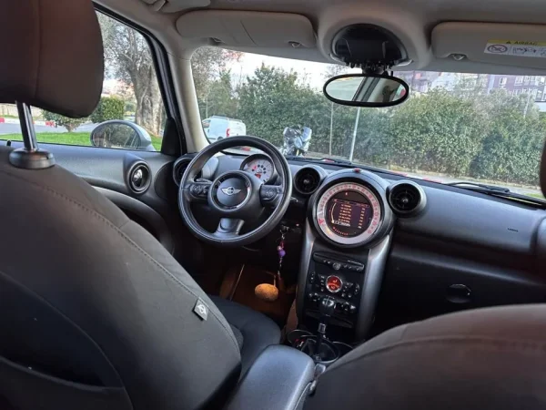 Tirane, shes makine MINI COOPER COUNTRYMAN 2.0 Nafte, e bardhë automatik Klima 157.000 km 5.500 €
