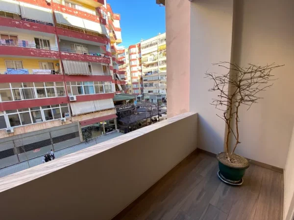 Tirane, jepet me qera apartament 1+1 Kati 2, 66 m² 450 € (UNAZA E RE)