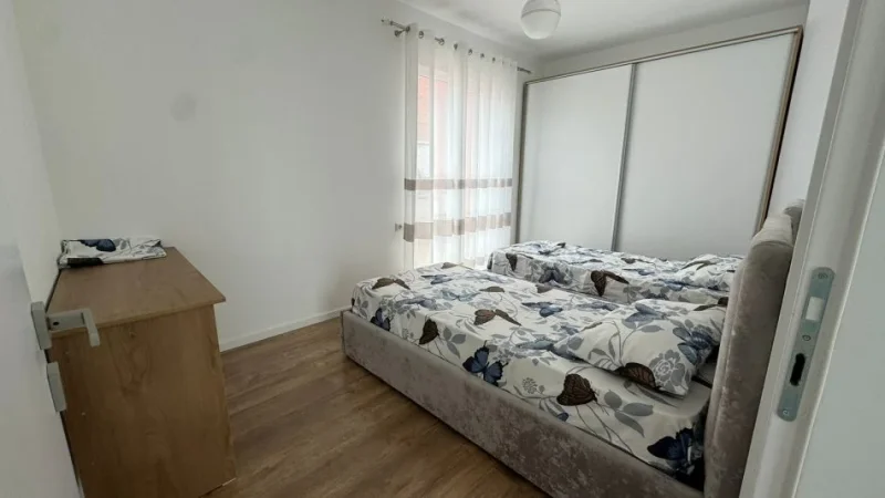 Tirane, jepet me qera apartament 2+1+Ballkon Kati 4, 550 € (rruga David Selenica)