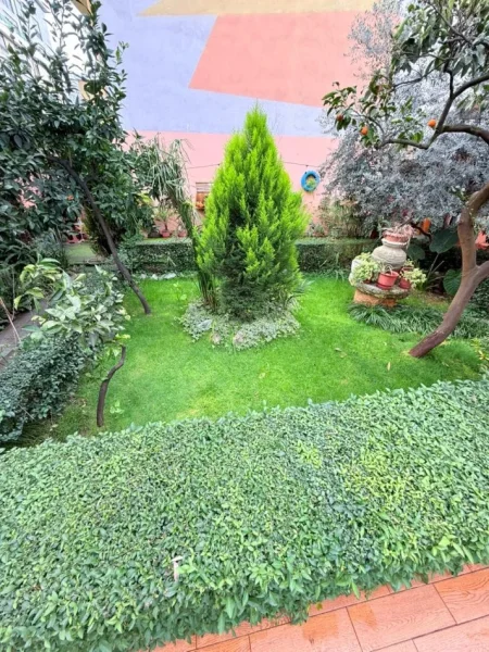 Tirane, jepet me qera shtepi 1 Katshe , 2.000 € (Pazari i Ri)