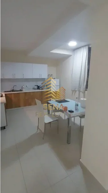Tirane, jepet me qera apartament 2+1+Ballkon Kati 2, 120 m² 550 € (Brryl, Materniteti i Ri)