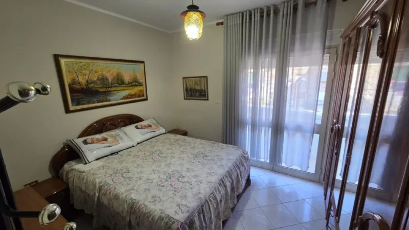 Tirane, jepet me qera apartament 2+1 Kati 3, 100 m² 500 € (Brryli)