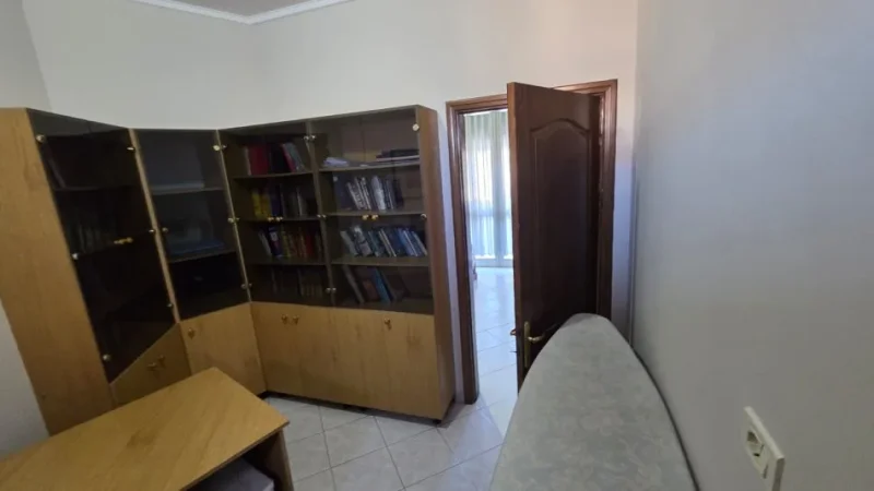 Tirane, jepet me qera apartament 2+1 Kati 3, 100 m² 500 € (Brryli)