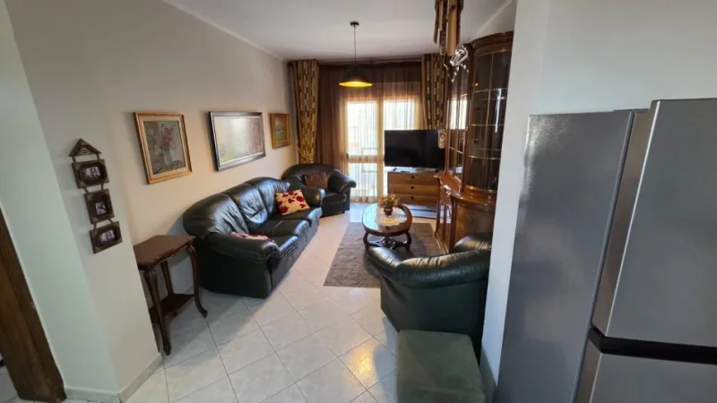 Tirane, jepet me qera apartament 2+1 Kati 3, 100 m² 500 € (Brryli)