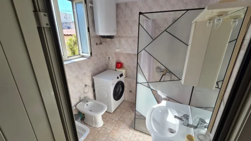 Tirane, jepet me qera apartament 2+1 Kati 3, 100 m² 500 € (Brryli)