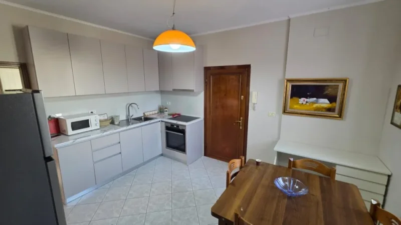 Tirane, jepet me qera apartament 2+1 Kati 3, 100 m² 500 € (Brryli)