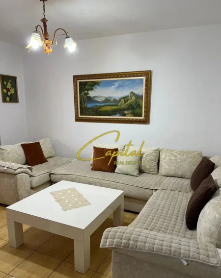 Tirane, jepet me qera apartament 1+1 Kati 2, 55 m² 400 € (OXHAKU)