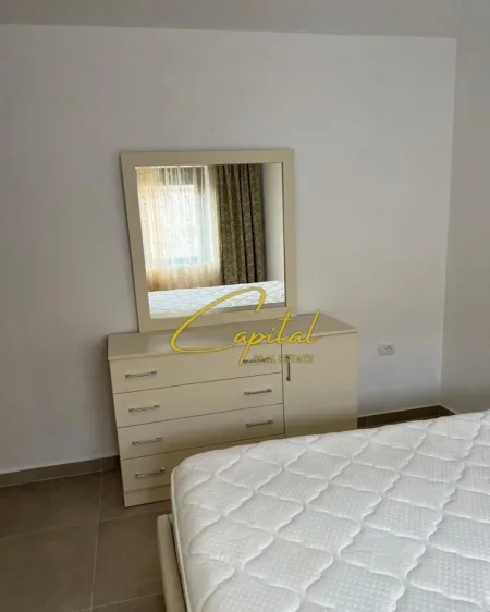 Tirane, jepet me qera apartament 1+1 Kati 2, 55 m² 400 € (OXHAKU)