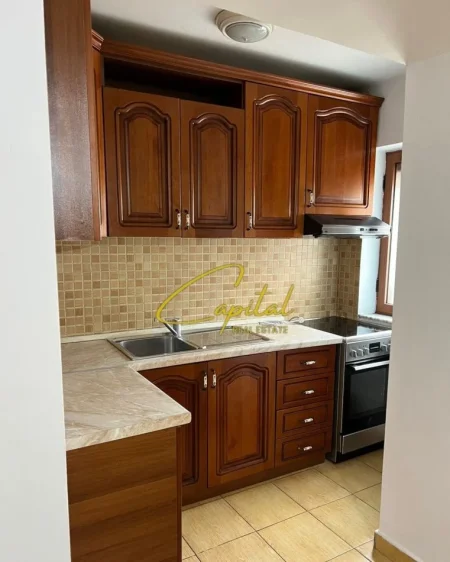 Tirane, jepet me qera apartament 1+1 Kati 2, 55 m² 400 € (OXHAKU)