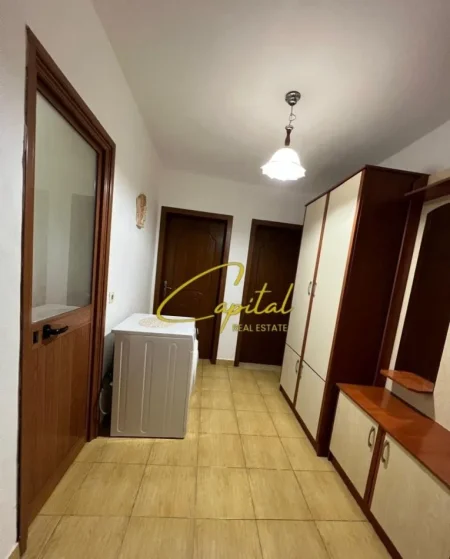 Tirane, jepet me qera apartament 1+1 Kati 2, 55 m² 400 € (OXHAKU)