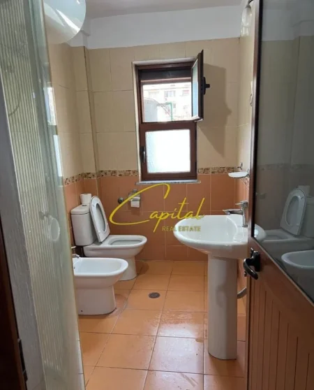 Tirane, jepet me qera apartament 1+1 Kati 2, 55 m² 400 € (OXHAKU)