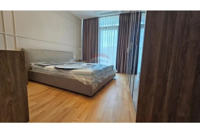 Tirane, jepet me qera apartament 2+1+Ballkon , 1.800 € (Lake view)