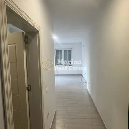 Tirane, jepet me qera apartament 1+1 Kati 4, 65 m² 400 € (5 Maji)