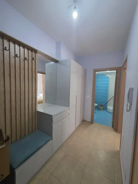 Tirane, jepet me qera apartament 1+1+Ballkon Kati 2, 70 m² 500 € (Tek Concord Center, 5 Maj ,Tiranë)