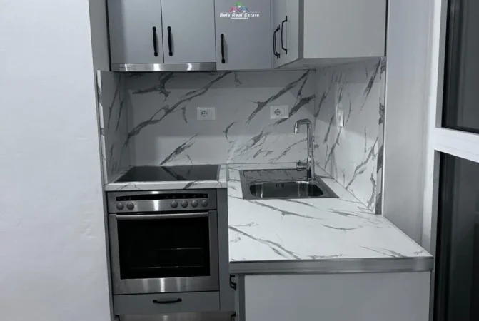 Tirane, jepet me qera apartament 1+1 Kati 8, 63 m² 365 € (Kaimi)