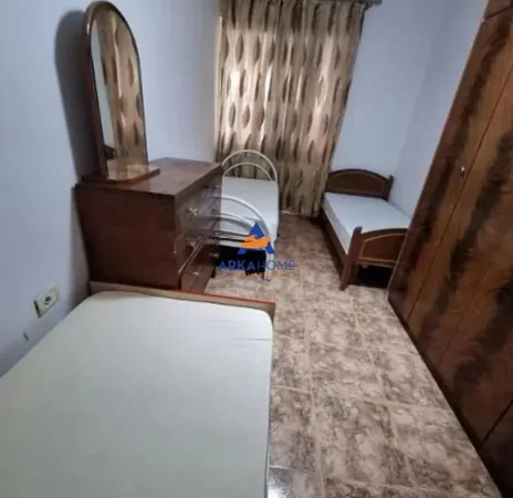 Tirane, jepet me qera apartament 1+1 Kati -1, 45 m² 364 € 