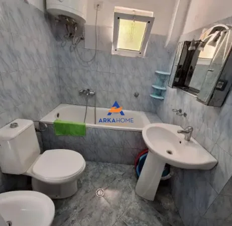 Tirane, jepet me qera apartament 1+1 Kati -1, 45 m² 364 € 
