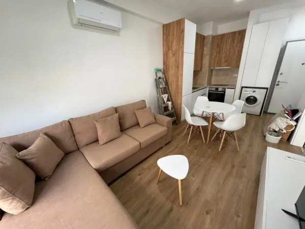 Tirane, jepet me qera apartament 1+1 Kati 3, 58 m² 