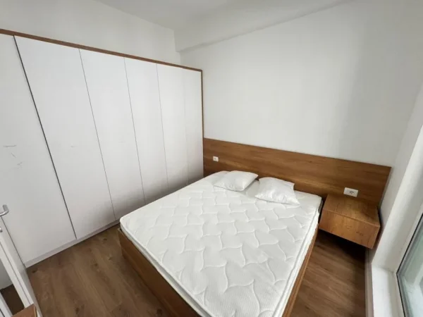 Tirane, jepet me qera apartament 1+1 Kati 3, 58 m² 