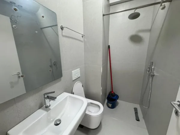 Tirane, jepet me qera apartament 1+1 Kati 3, 58 m² 