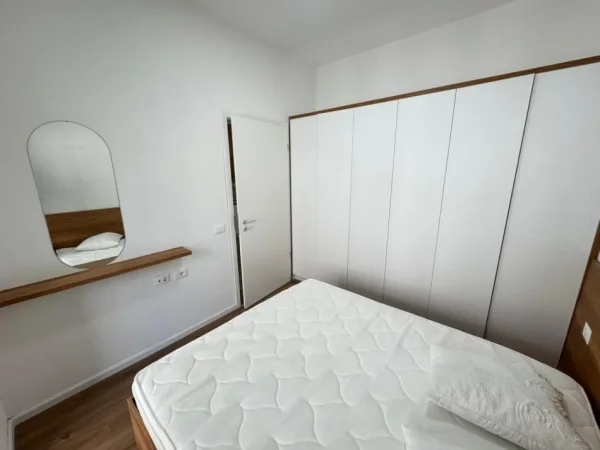 Tirane, jepet me qera apartament 1+1 Kati 3, 58 m² 
