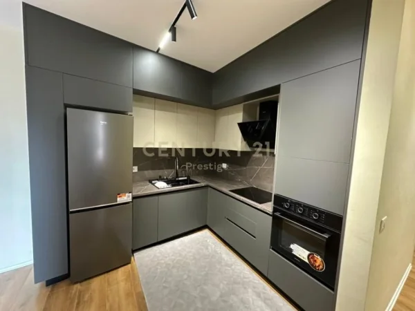Tirane, shitet apartament 1+1 Kati 3, 80 m² 284.000 € (Rruga e Kavajes)