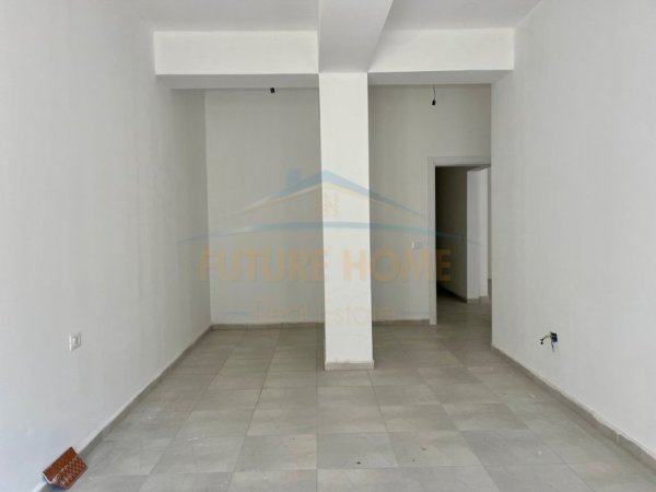 Tirane, jepet me qera ambjent biznesi Kati 0, 107 m² 850 € (Kodra e Diellit 1)