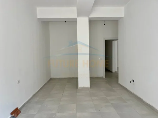 Tirane, jepet me qera ambjent biznesi Kati 0, 107 m² 850 € (Kodra e Diellit 1)