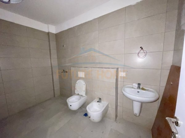 Tirane, jepet me qera ambjent biznesi Kati 0, 107 m² 850 € (Kodra e Diellit 1)