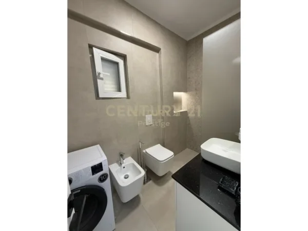 Tirane, jepet me qera apartament 2+1 Kati 2, 100 m² 1.100 € (Ambasada Amerikane)