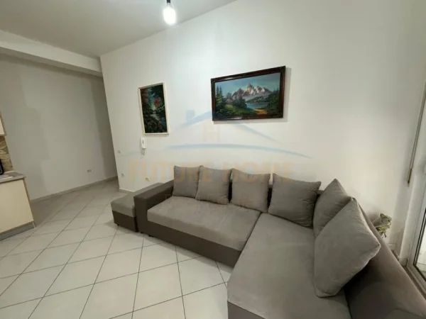 Tirane, jepet me qera apartament 2+1+Ballkon Kati 4, 95 m² 750 € (Kopshti Zoologjik)