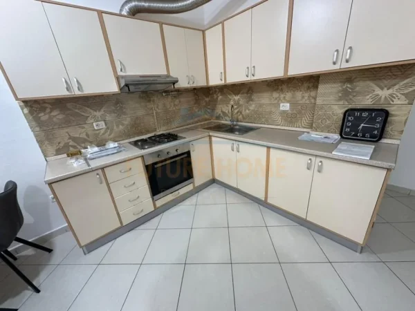 Tirane, jepet me qera apartament 2+1+Ballkon Kati 4, 95 m² 750 € (Kopshti Zoologjik)