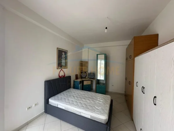 Tirane, jepet me qera apartament 2+1+Ballkon Kati 4, 95 m² 750 € (Kopshti Zoologjik)