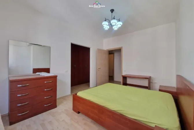 Tirane, jepet me qera apartament 2+1+Ballkon Kati 4, 142 m² 750 € (liqeni)