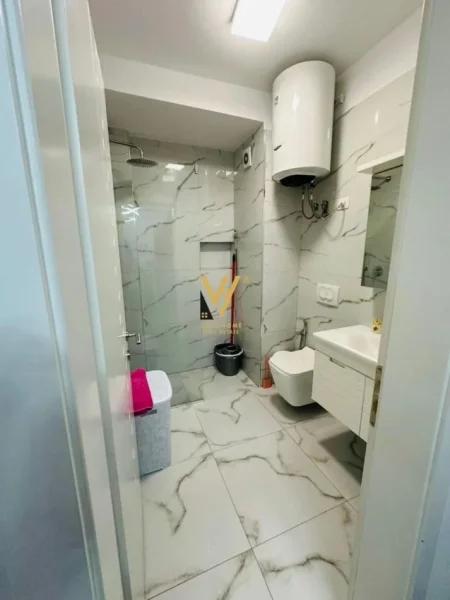 Tirane, jepet me qera apartament 1+1+Ballkon Kati 5, 60 m² 520 € (YZBERISHT)