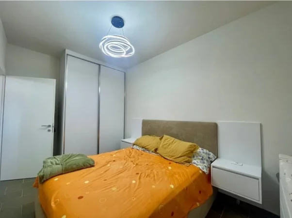 Tirane, jepet me qera apartament 1+1+Ballkon Kati 13, 65 m² 500 € (Amerikan 3 GOLDEN PARK)