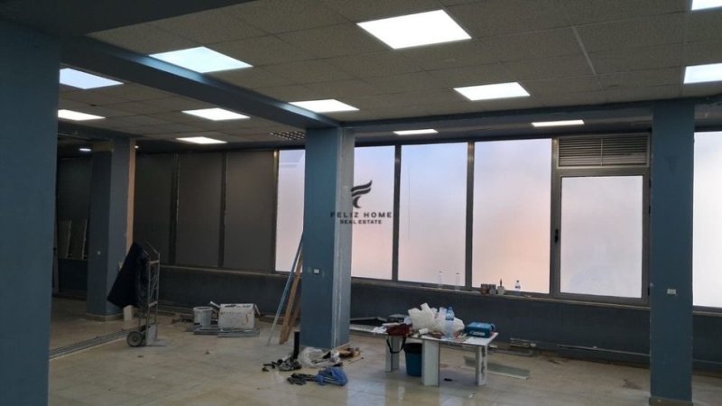 Tirane, jepet me qera zyre Kati 3, 200 m² 2.000 € (FARMACIA 10)