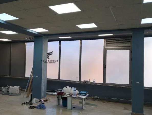 Tirane, jepet me qera zyre Kati 3, 200 m² 2.000 € (FARMACIA 10)