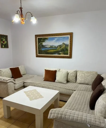 Tirane, jepet me qera apartament 1+1 Kati 2, 55 m² 400 € (Oxhaku)