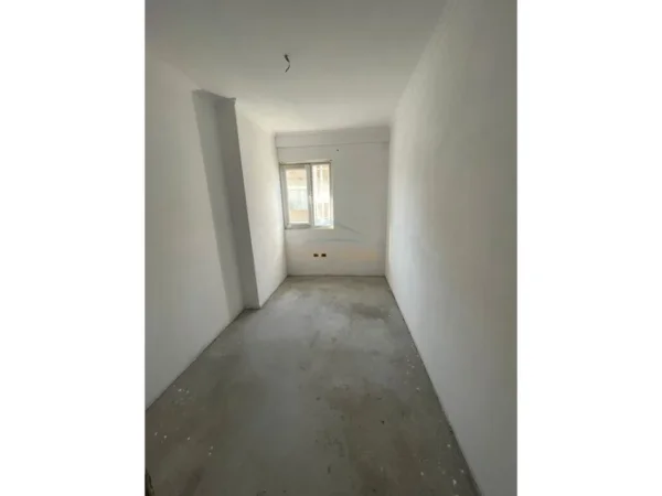 Tirane, shitet apartament 1+1 Kati 2, 83 m² 85.000 € (institut)
