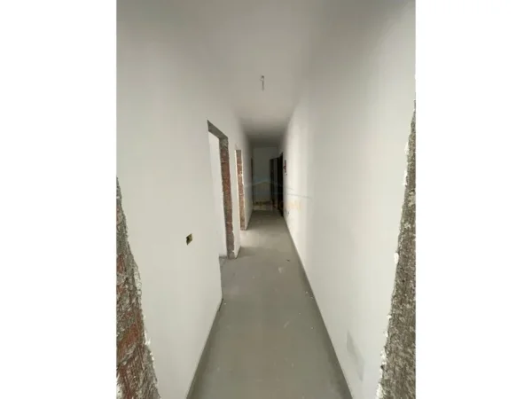 Tirane, shitet apartament 1+1 Kati 2, 83 m² 85.000 € (institut)