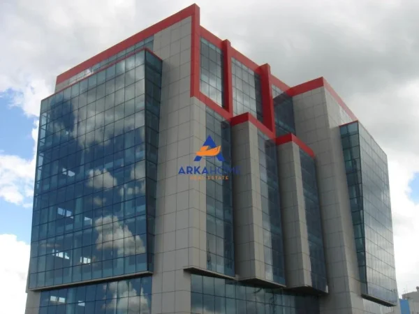 Tirane, jepet me qera ambjent biznesi Kati 1, 750 m² 3.000 € 