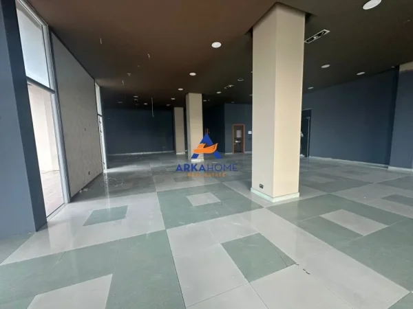 Tirane, jepet me qera ambjent biznesi Kati 1, 750 m² 3.000 € 