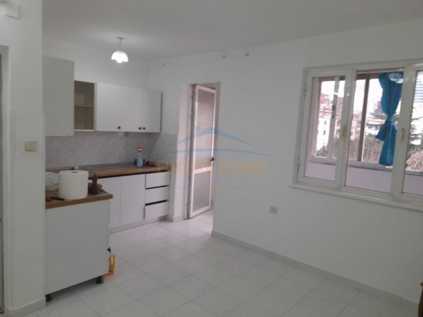 Tirane, jepet me qera apartament 1+1 Kati 5, 56 m² 500 € (BULEVARDI ZOGU I PAR)