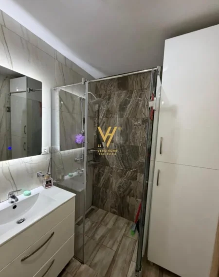 Tirane, jepet me qera apartament 2+1+Ballkon Kati 2, 90 m² 700 € (KOPSHTI BOTANIK)