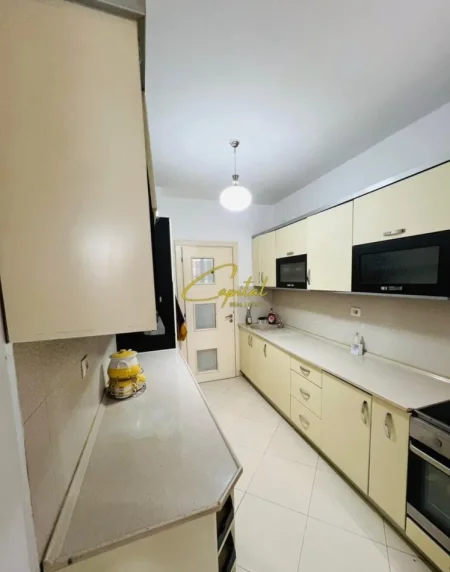 Tirane, jepet me qera apartament 3+1 Kati 2, 115 m² 650 € (DON BOSKO)